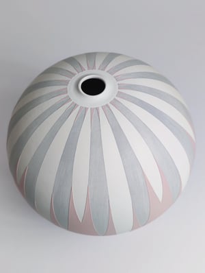 Image of Medium Pink, Grey & White Daisy Vessel 