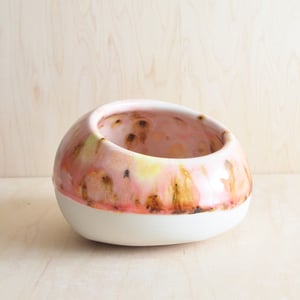 Image of mottled pink pouch bowl 