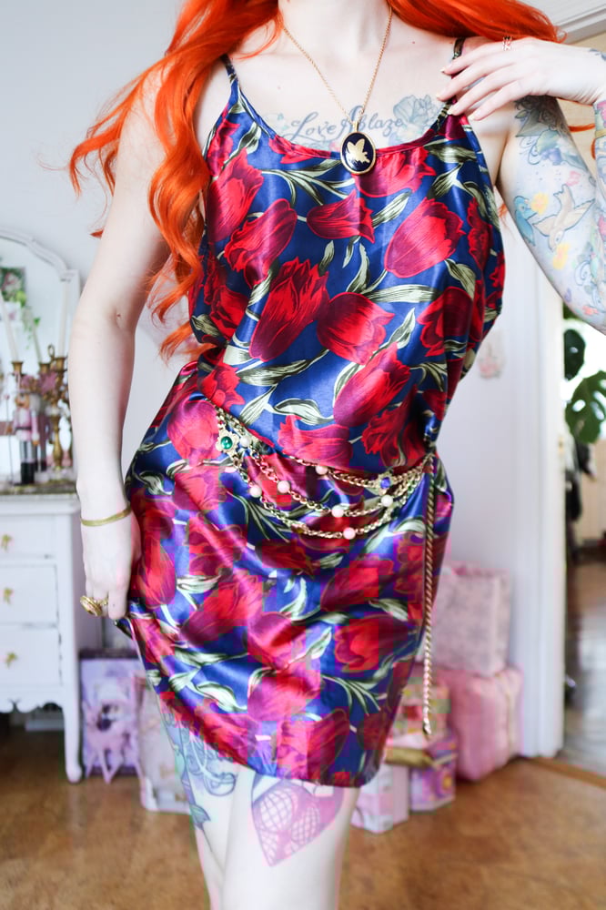 Image of Vintage Romantic Red Tulip Nightgown (Medium)