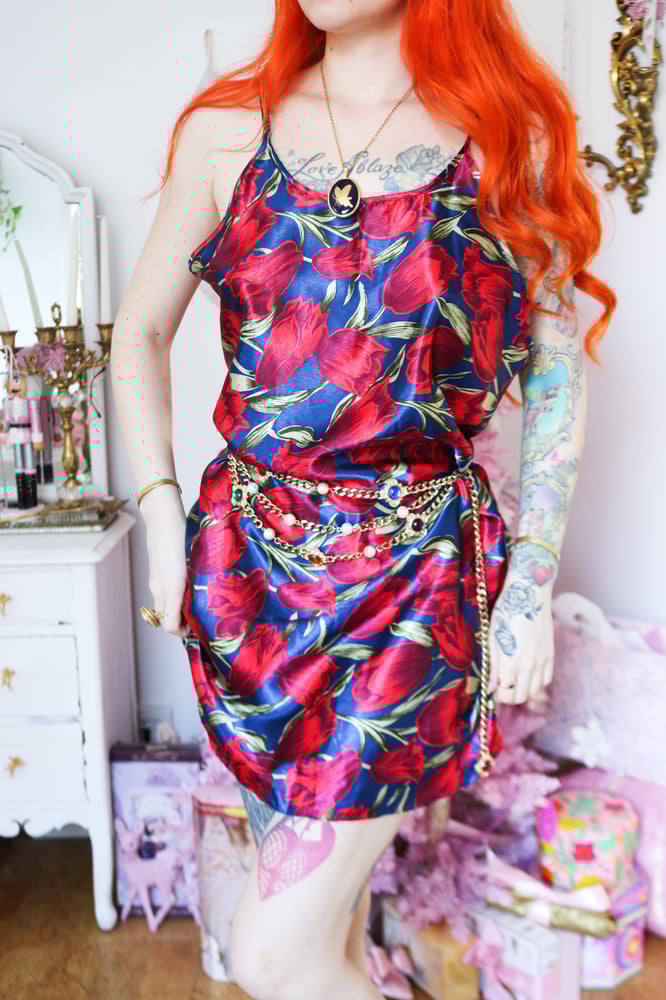 Image of Vintage Romantic Red Tulip Nightgown (Medium)