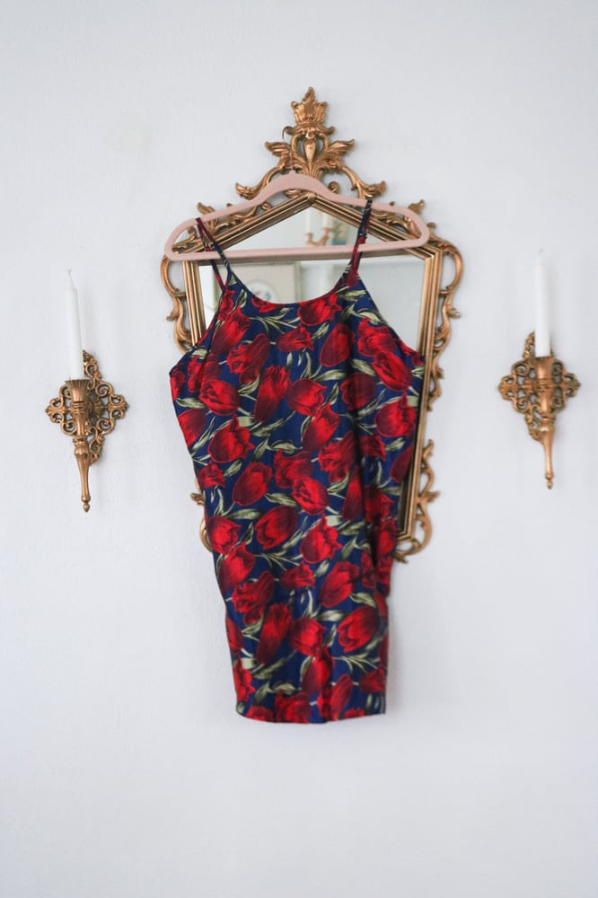 Image of Vintage Romantic Red Tulip Nightgown (Medium)