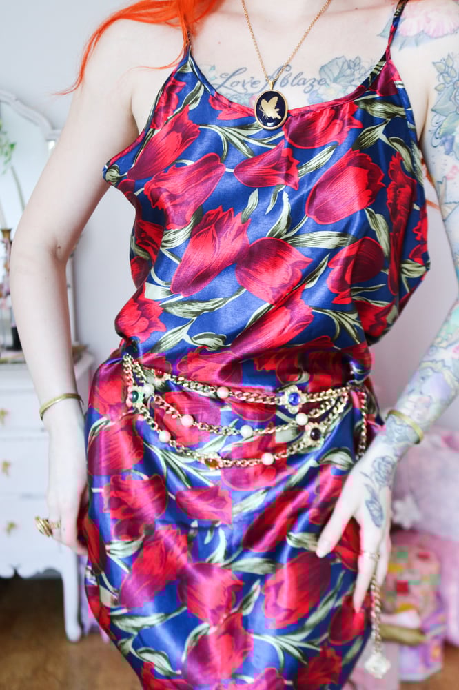 Image of Vintage Romantic Red Tulip Nightgown (Medium)