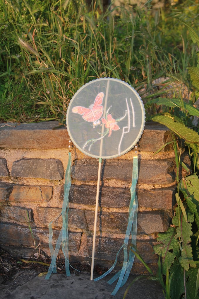 Image of Museum Co-branded Chinese Traditional Handmade Silk Woven Fan - Butterflies