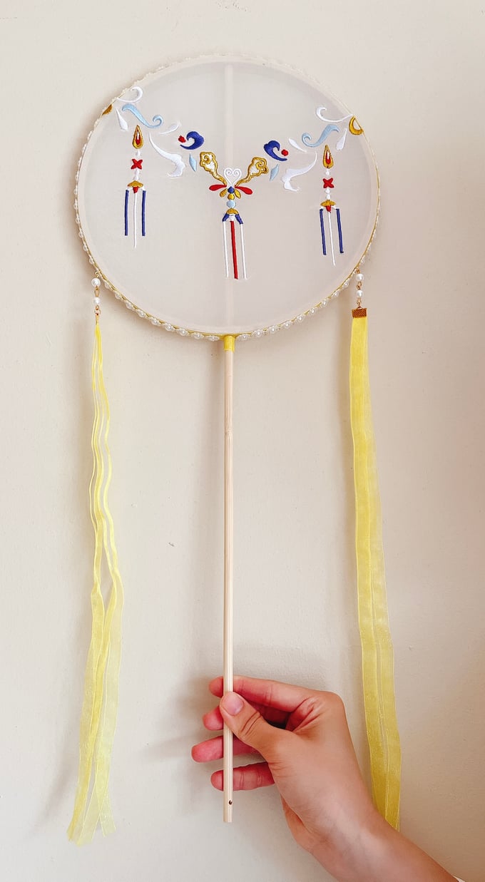 Image of Museum Co-branded Chinese Traditional Handmade Silk Woven Fan - Ruyi Knot