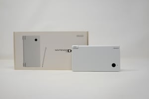 Image of 新品 Nintendo DSi