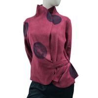 Image 4 of ECO-FRIENDLY BURGUNDY FLEECE JACKET WITH BLACK DOT 