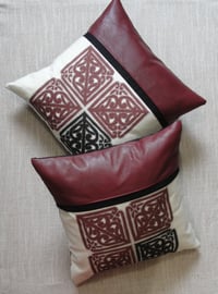 Image 2 of Pā o te Hā Wha cushion-Print on Cotton with genuine leather-Maroon