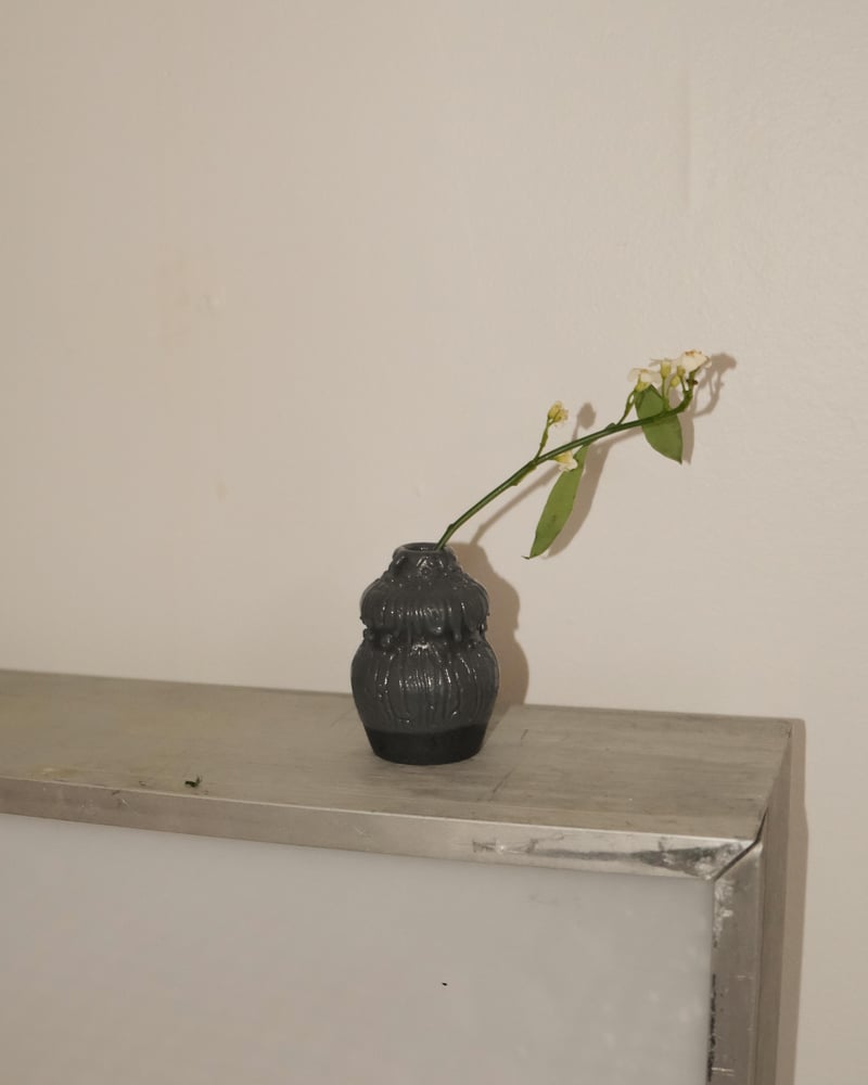 Image of Mini Drippy vase in Black 