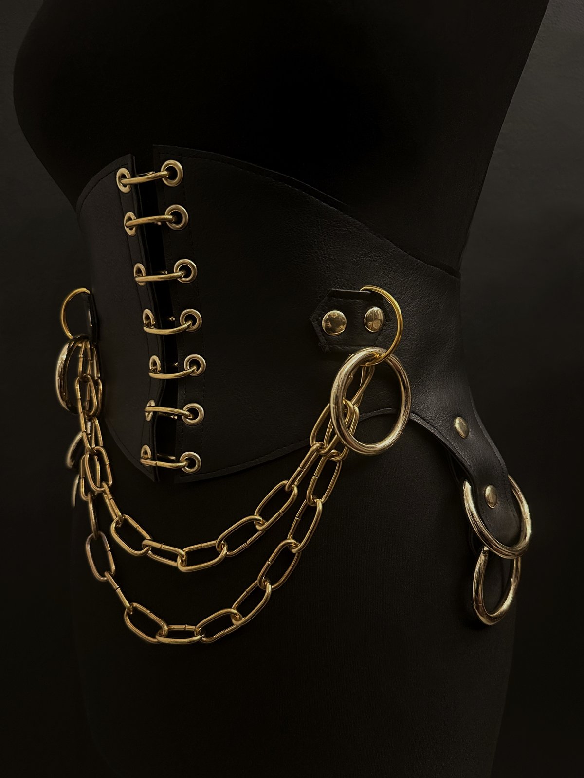 Christina cincher belt gold