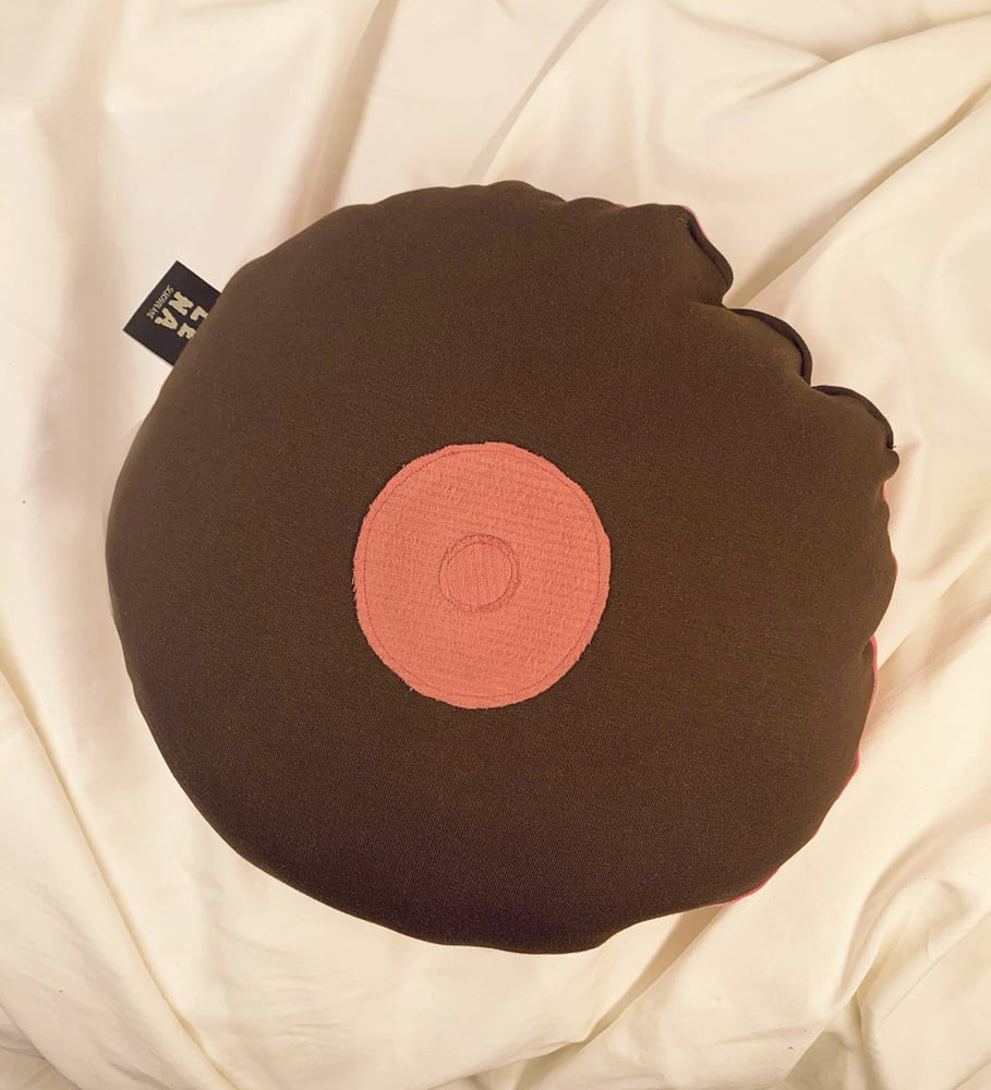 Image of Brust Kissen dunkel