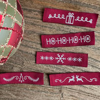 Image 3 of Lot d'étiquettes tissées à coudre : thème Noël (rouge)