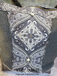 Image 3 of Grey Boucle Skull Bag