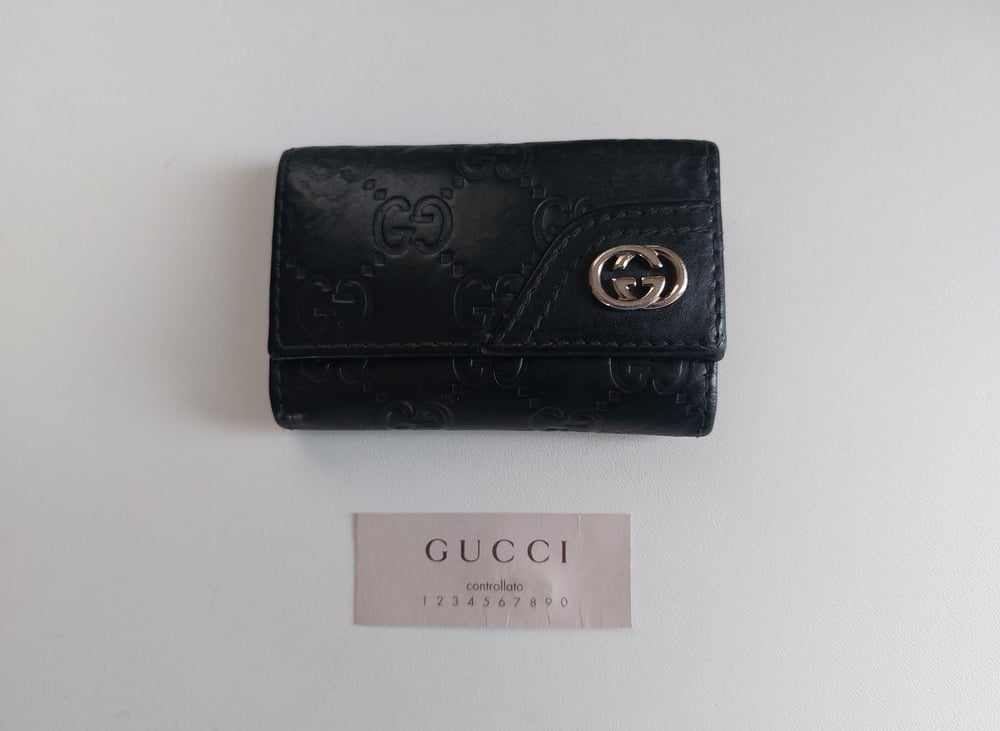 Image of Gucci GG monongram black leather keyholder keychain