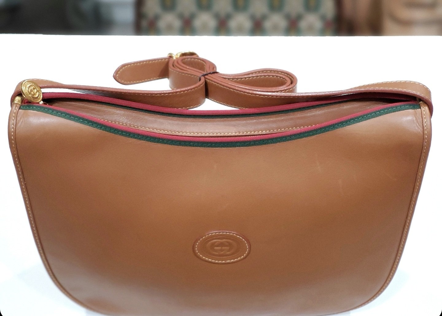 バッグ GUCCI Vintage Leather Shoulder Bag Brown VINTAGE GUCCI FINDS — Vtg. Gucci Brown Saddle Leather