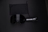 Ski goggles with magnetic lens