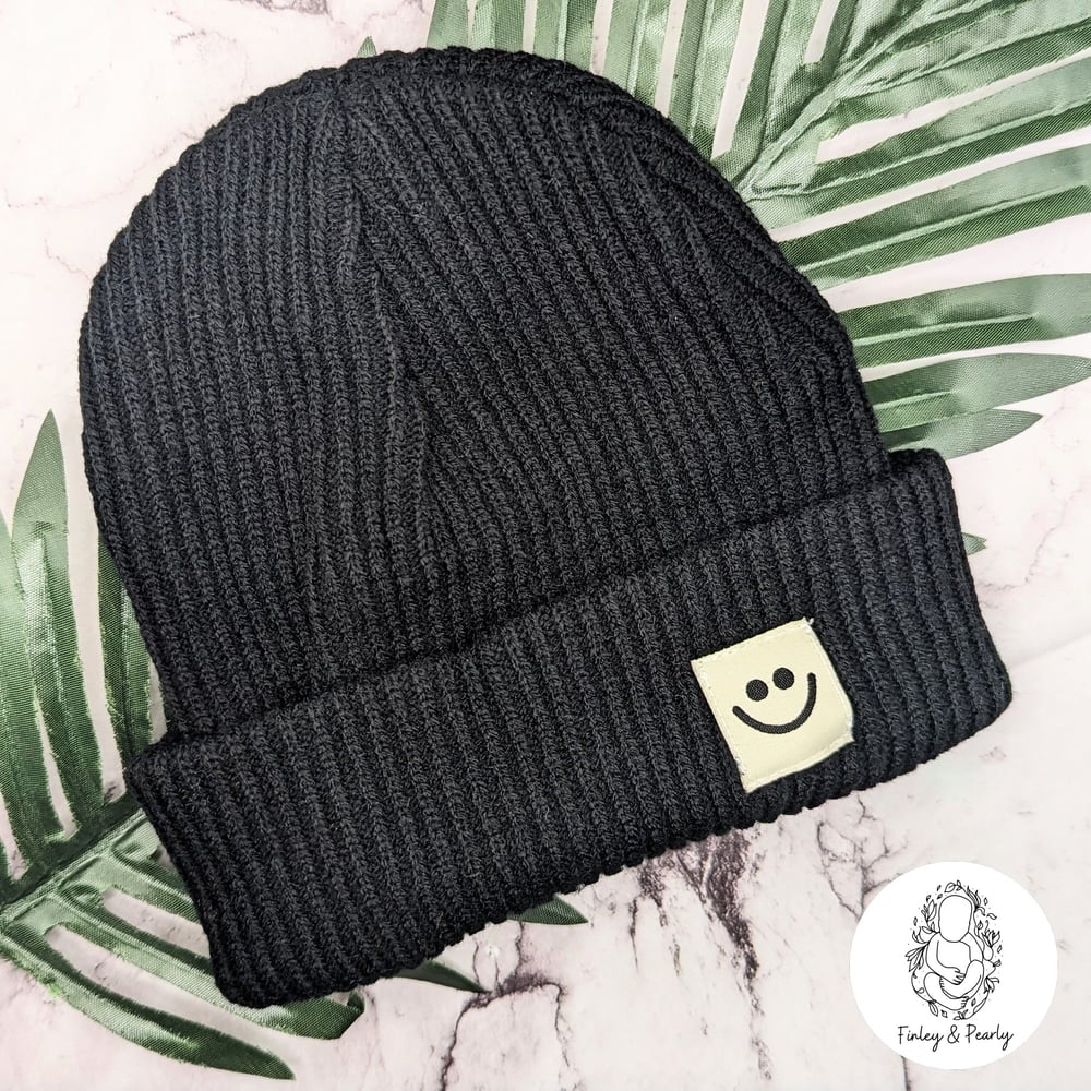 HAT: Ribbed Smiley
