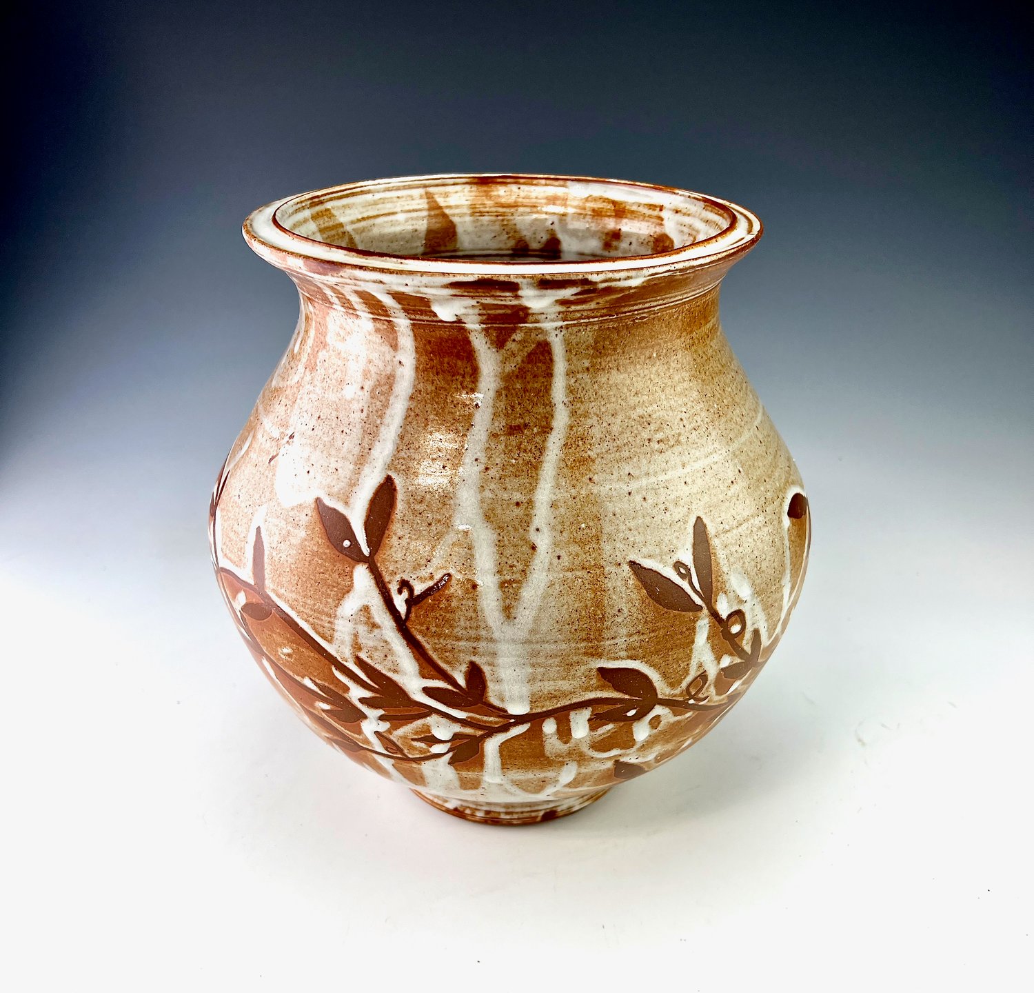 Image of Large wide mouthed vase (WBSM)