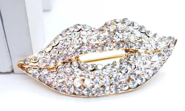 Image of Dazzle Sexy Crystal Lips Kiss Costume Brooches Corsage Scarf Clips Brooch Pins Safety Pin