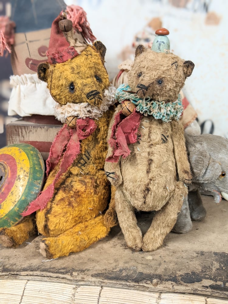 Image of 9" - old worn distressed grizzly bear in ruff collar & hat by whendi's bears