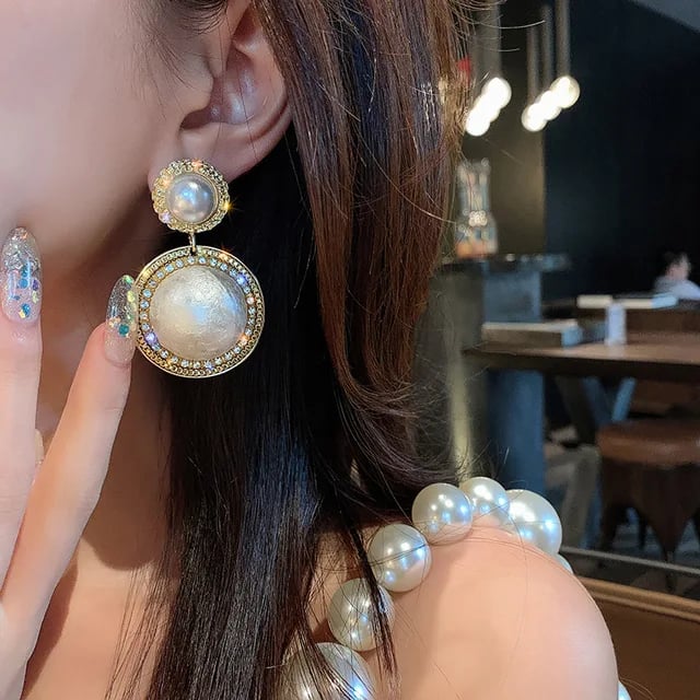 RITA BIG PEARL CLAW EARRINGS – avec new york