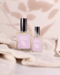 Dahlia Petals & Sandalwood Perfume Spray
