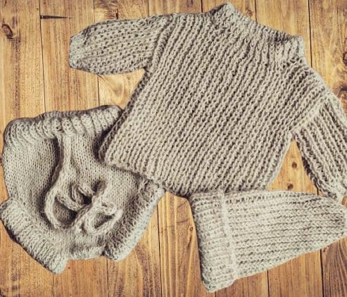 Image of Newborn set: sweater, bloomers (shorts) and cap
