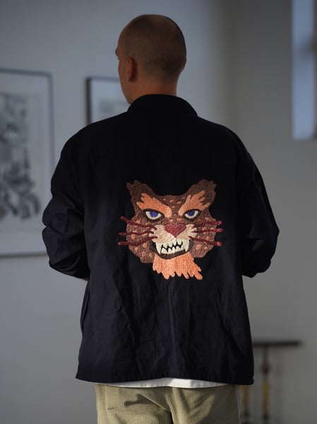 Image of SHIRT with a unique tiger needle