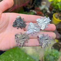 Image 2 of Pin's MOUCHE (Chromé)