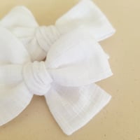 Image 1 of Cotton white pinwheel bows // Marigold Collection