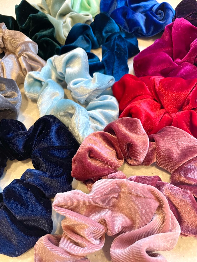 Image of Velvet scrunchies