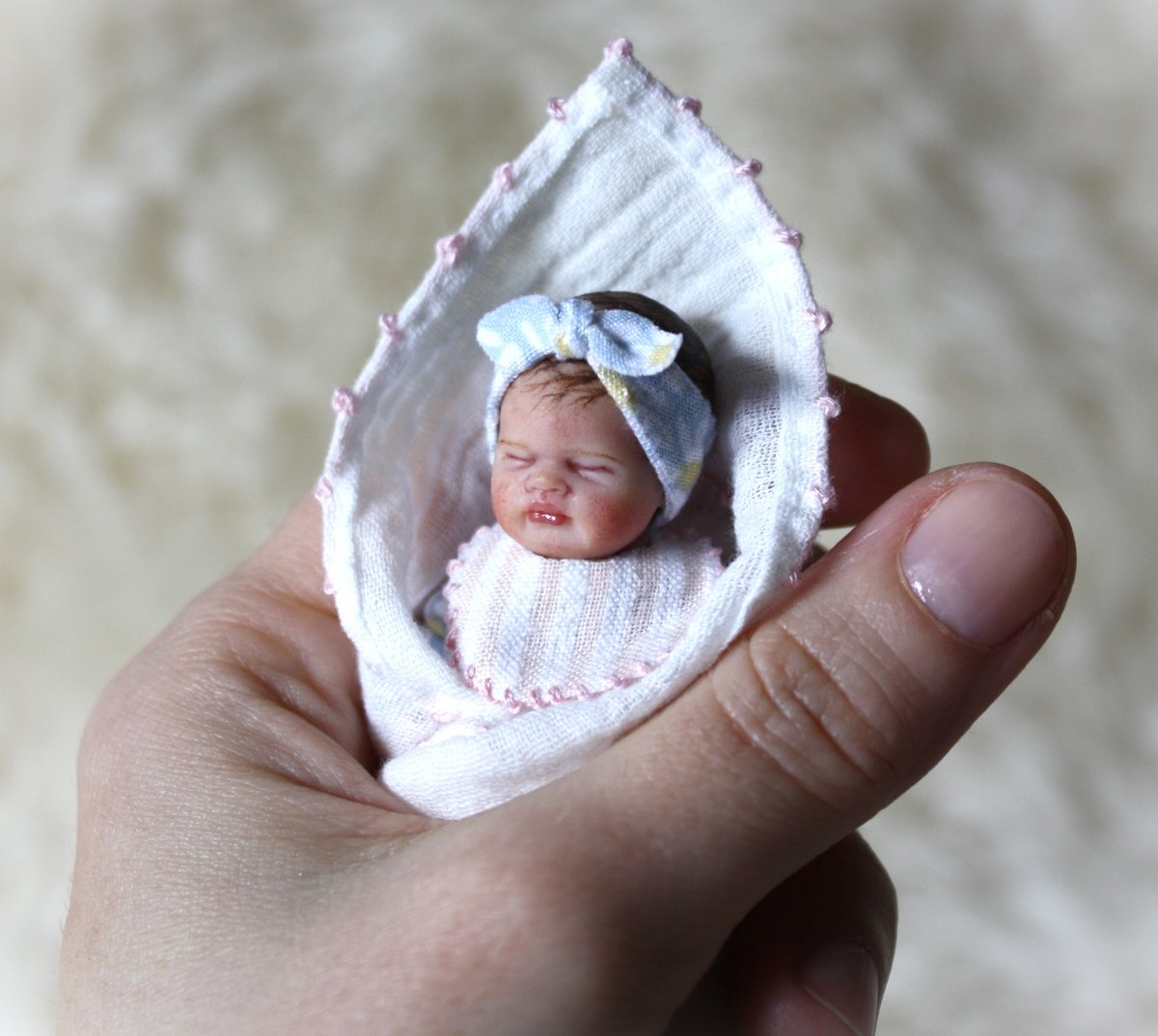 Image of OOAK Miniature Baby Girl "Daisy Skye"