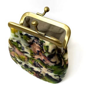 Image of Moss, velvet kisslock coin purse with silk plant-dyed lining