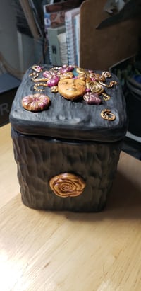 Image 2 of Floral Goddess Tin