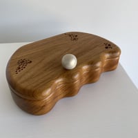 Image 1 of Pearl & Clam Jewellery Box