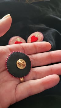 Image 2 of PINS EX VOTO COEUR ROUGE
