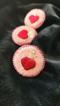 Image 3 of PINS EX VOTO COEUR ROUGE