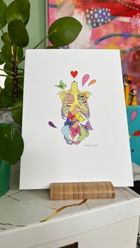Image 3 of Avoir des papillons dans le ventre 