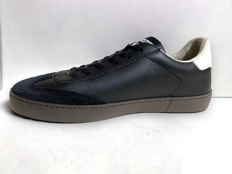 Victoria 70’S style black leather sneaker Image 3