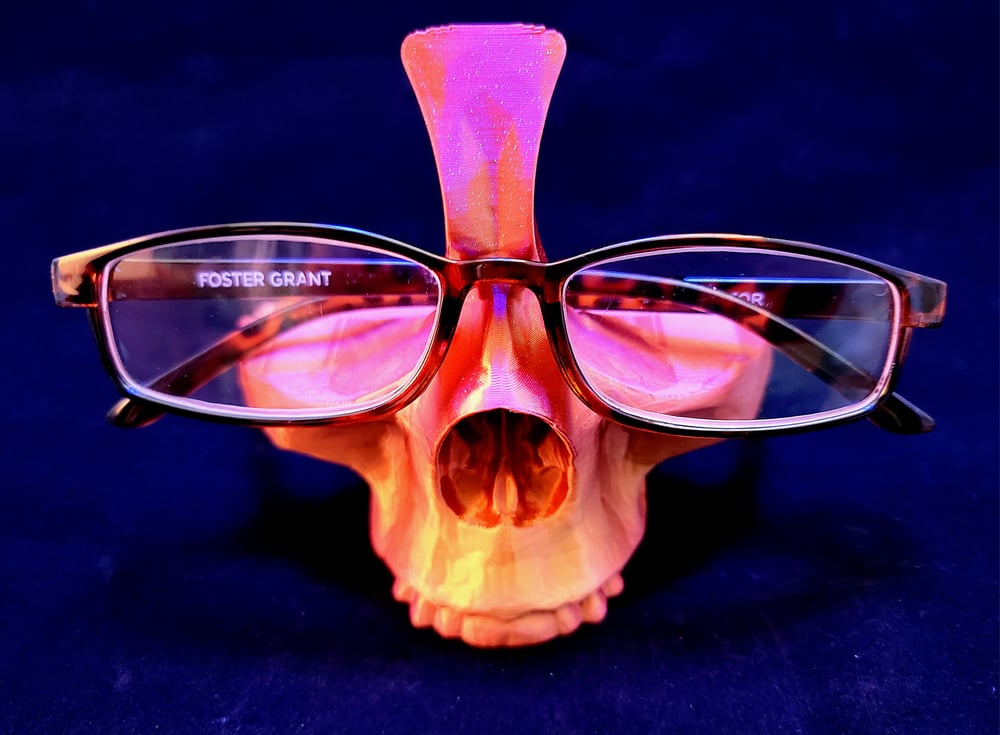 Skull glasses holder