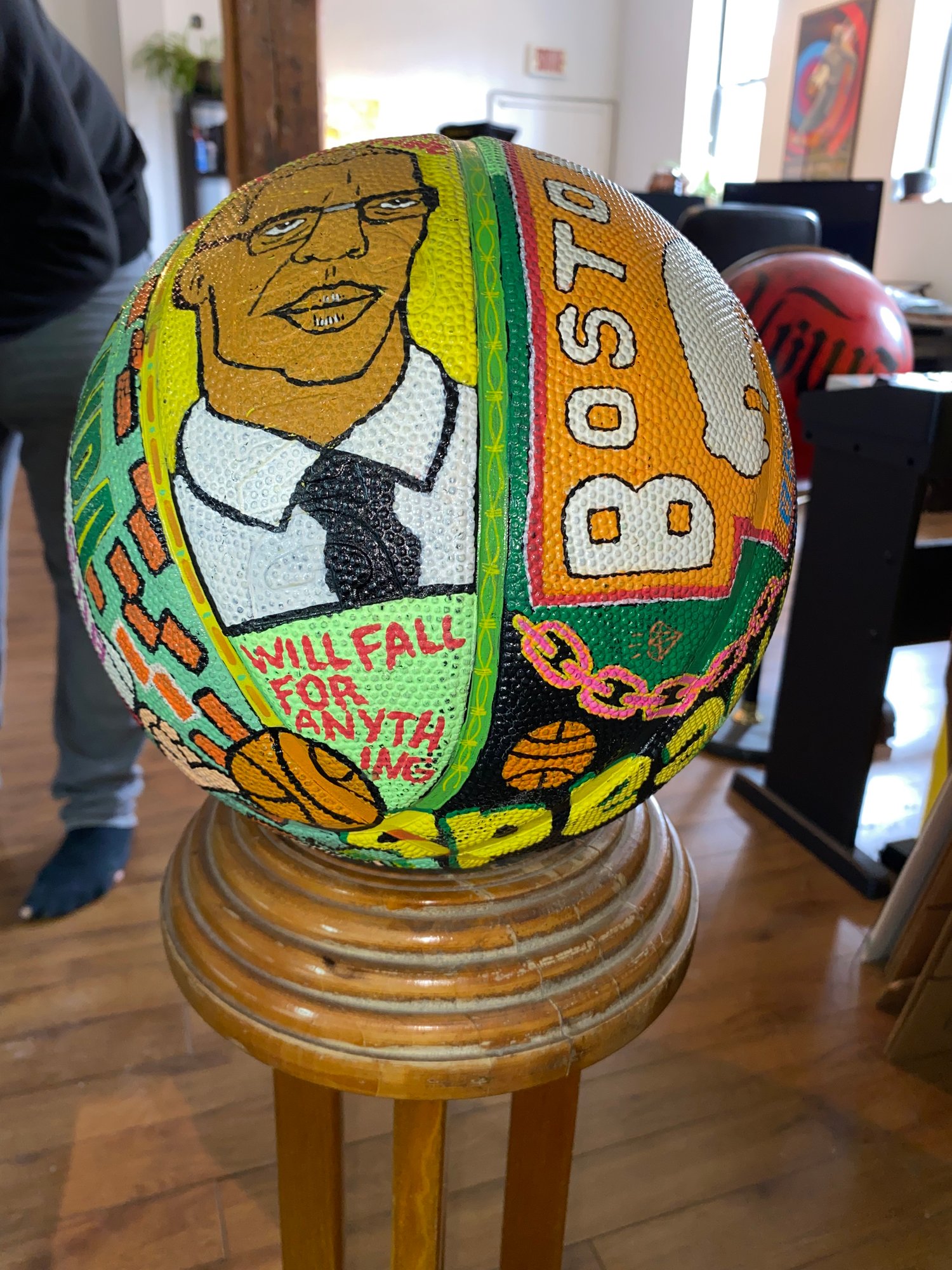 Image of Ballon de basketball " Tribute to Boston " acrylique sur ballon.