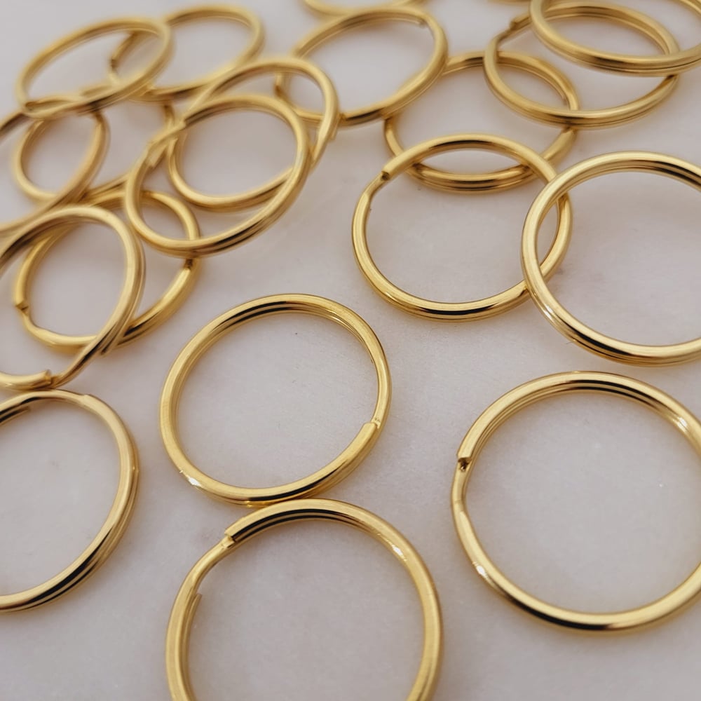 Image of 25 Pieces Yellow Gold Split Key Rings .
