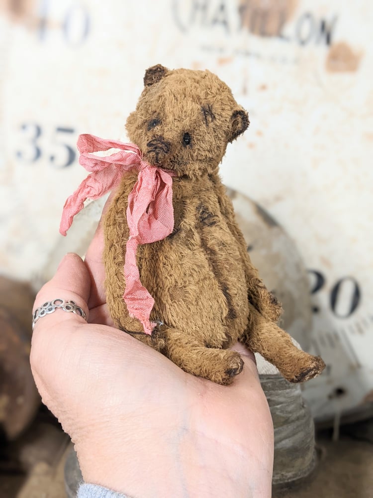 Image of 5" - old worn shabby fat  grizzly bear  by whendi's bears