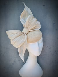 Image 2 of 'Sienna' Bow in ivory