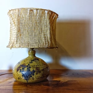 Ancienne lampe en grès pyrité abat jour en fibre circa 1950