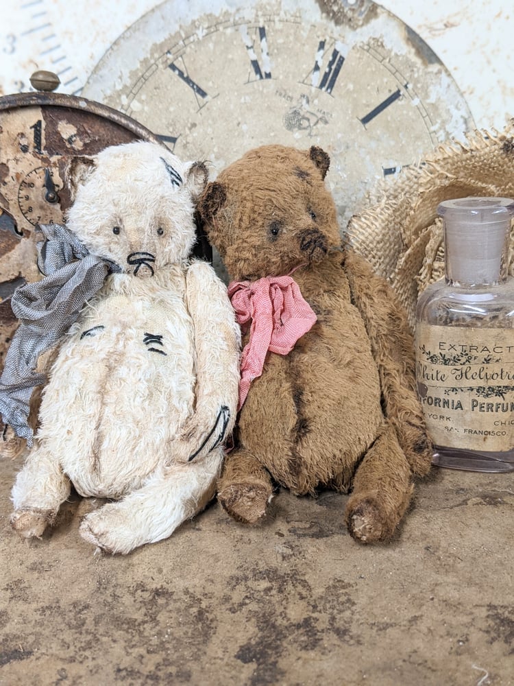 Image of 5" - old worn shabby fat CREAM grizzly bear  by whendi's bears.