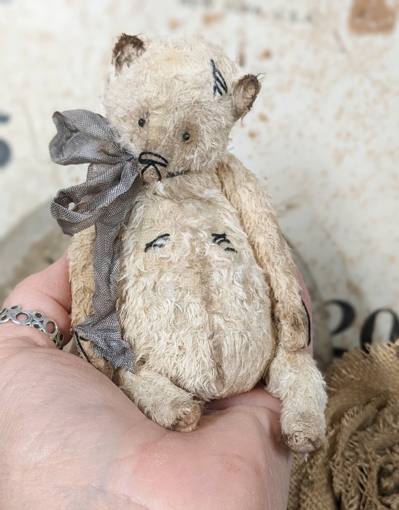 Image of 5" - old worn shabby fat CREAM grizzly bear  by whendi's bears.