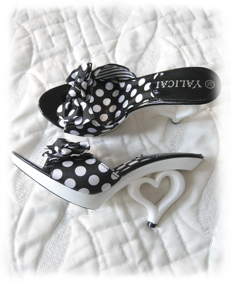 Polka dot heart shaped heels mules Image 2