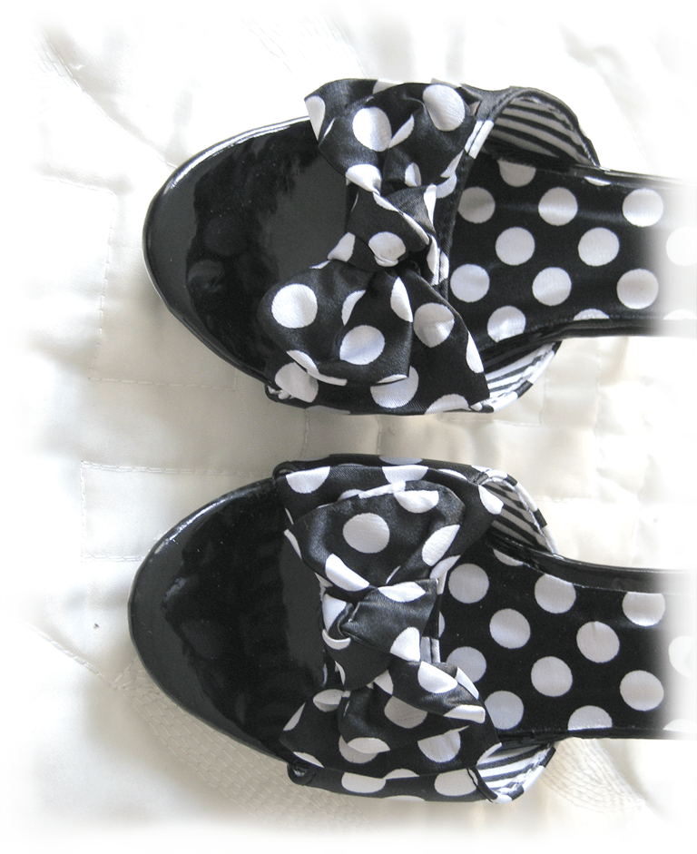 Polka dot heart shaped heels mules Image 3