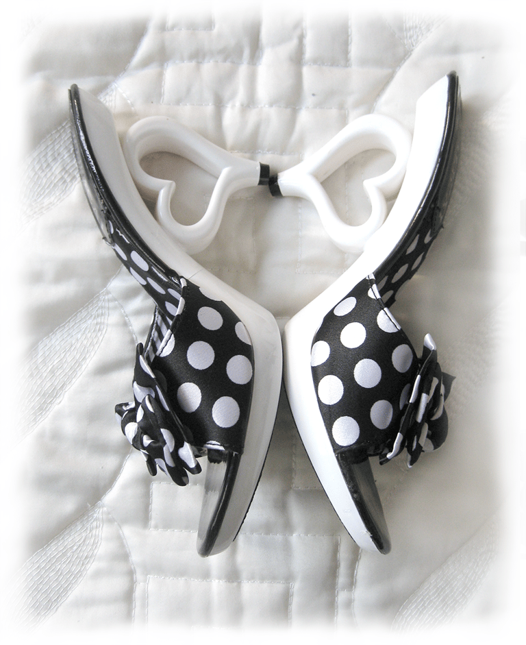 Polka dot heart shaped heels mules Image 4