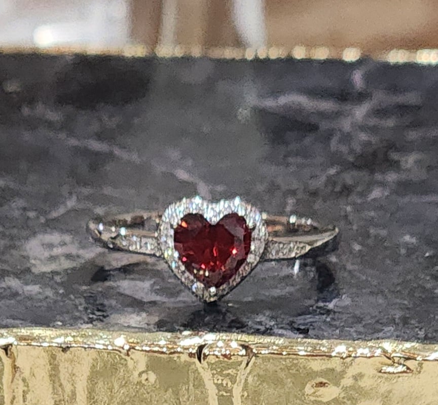 Pandora Sparkling Red Elevated Heart Ring